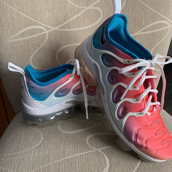 nike air vapormax plus lava glow